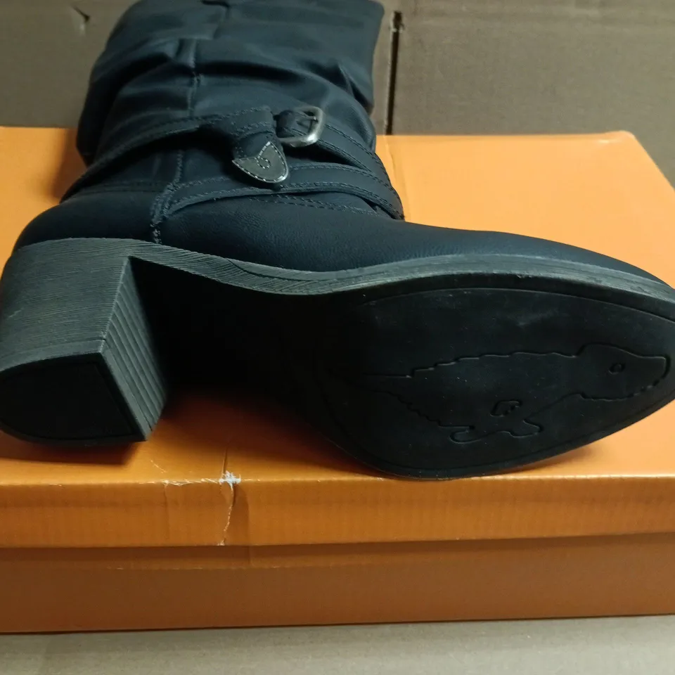 BOXED PAIR OF ROCKET DOG Women's Black Buckle-Strap Mid-Calf Boot - UK SIZE 8