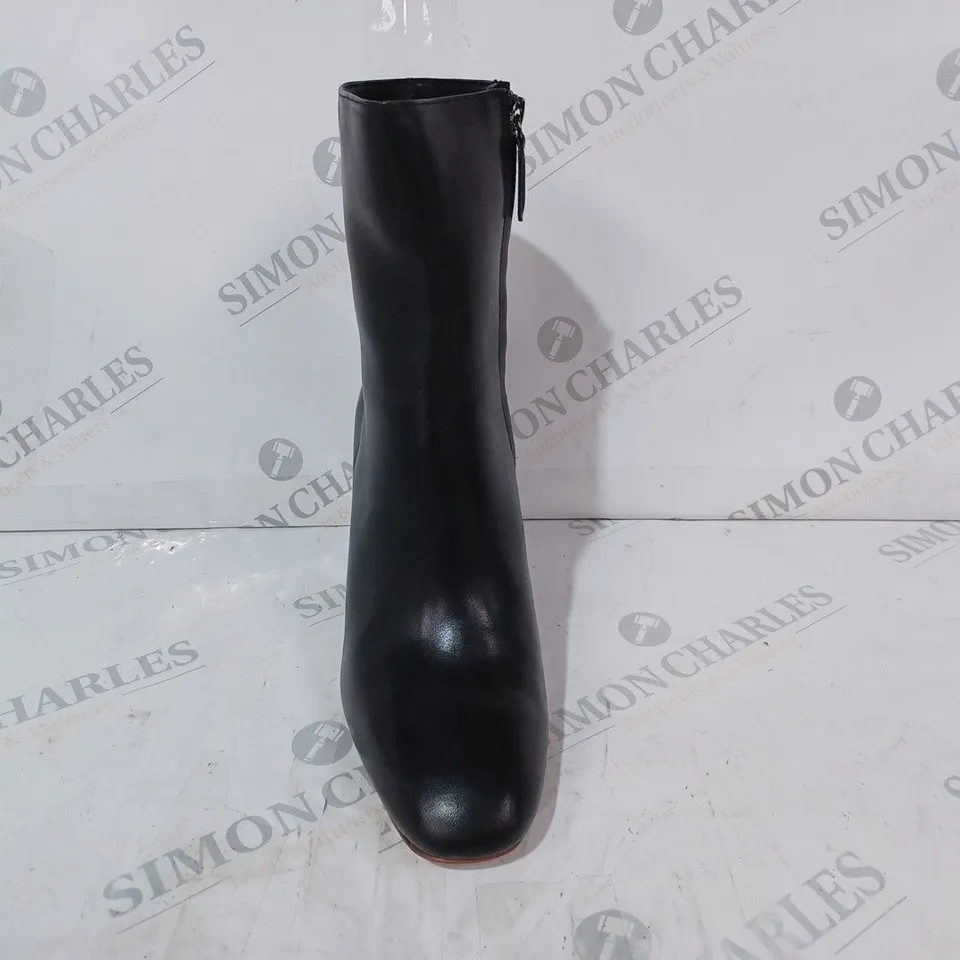 BOXED PAIR OF REISS SOPHIA HEELED CHELSEA BOOTS IN BLACK SIZE 7