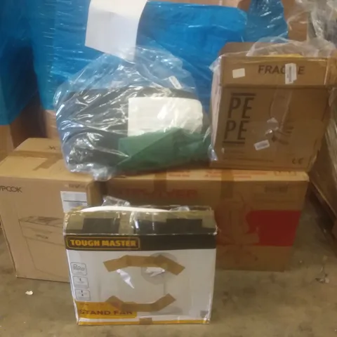 PALLET OF ASSORTED ITEMS INCLUDING DRINKS COOLER, STAND FAN, GOLF PRACTICE MAT, TOILET RISER, GAMING CHAIR