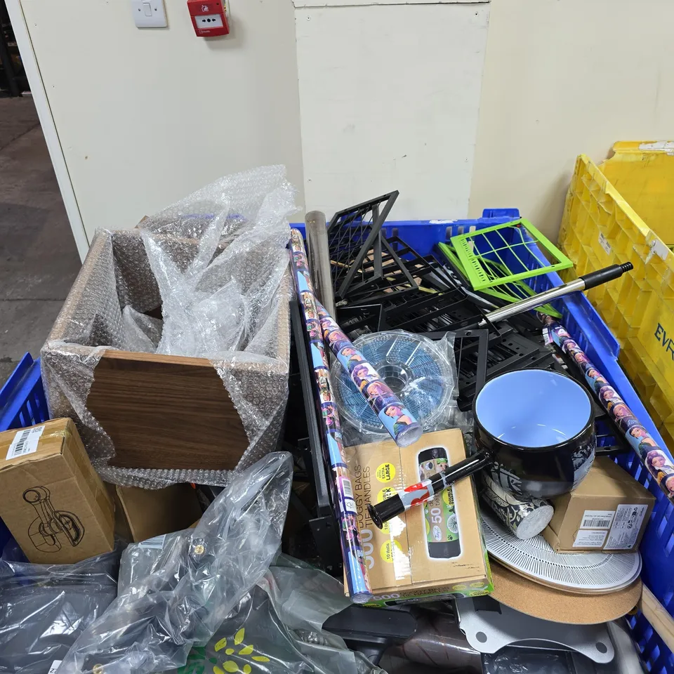 PALLET TO CONTAIN A LARGE AMOUNT OF ASSORTED HOUSEHOLD ITEMS TO INCLUDE 3D PRINTER FILAMENT, KANGO COOKING POT, TIDY Z DOGGY BAG PACK, KPOP DEMON HUNTERS WRAPPING PAPER ETC