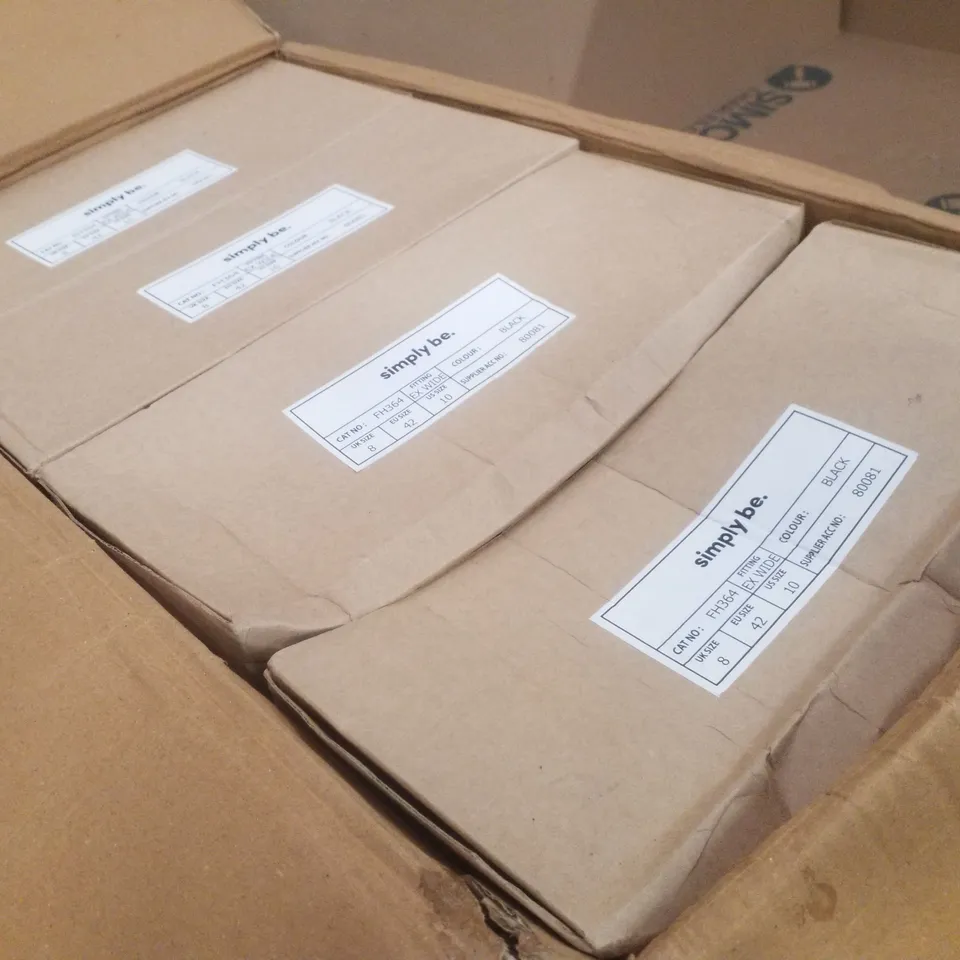 BOX CONTAINING APPROXIMATELY 4 PAIRS OF BRAND NEW SIMPLY BE BLACK BREENER EX WIDE BOOTS - SIZE 8