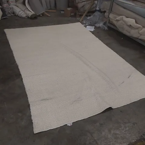 QUALITY DESIGNER FLUFFY RUG - APPROXIMATELY 290 x 198cm
