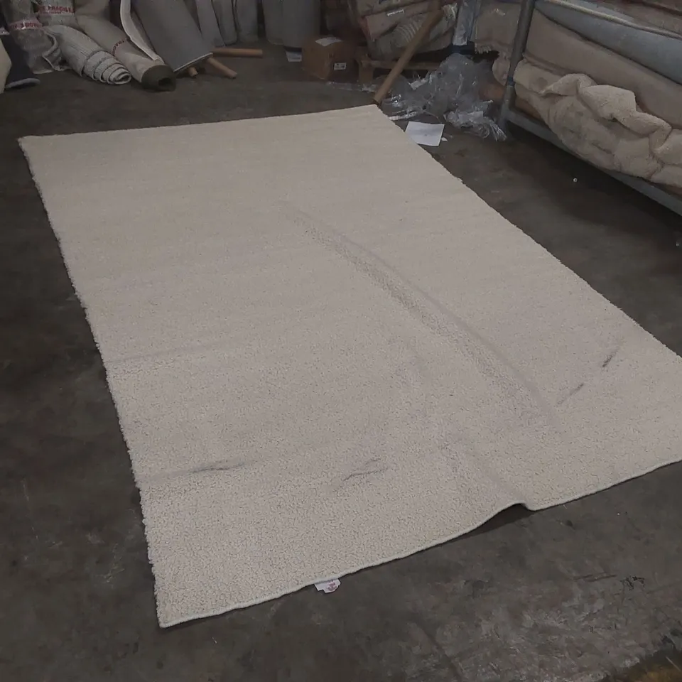 QUALITY DESIGNER FLUFFY RUG - APPROXIMATELY 290 x 198cm
