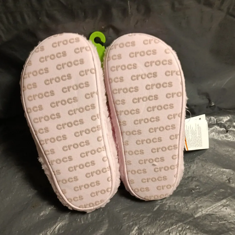 KIDS CROCS CLASSIC COZZY SLIPPERS IN PINK - UK J3