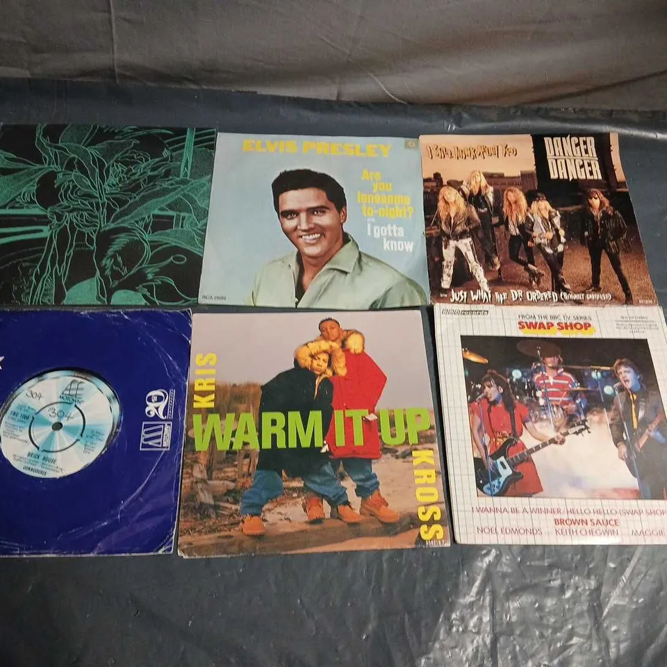 SET OF APPROX 10 VINYL'S TO INCLUDE - ELVIS PRESSLEY, SHAKIN STEVENS, CHAS N DAVE AND KRISS KROSS