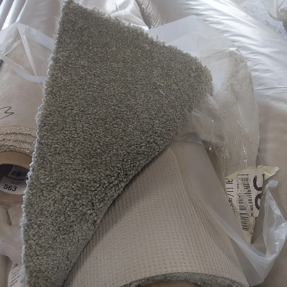 ROLL OF QUALITY STS HERITAGE ELITE SEAFOAM GREEN CARPET - APPROXIMATELY 2.71 x 5m