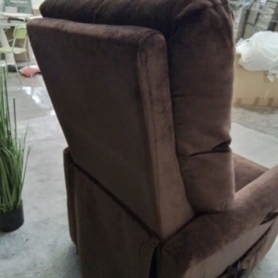 BRAND NEW JOYNSON HOLLAND LIFT & RISE CHAIR - VISCOSITY CHOCOLATE FABRIC