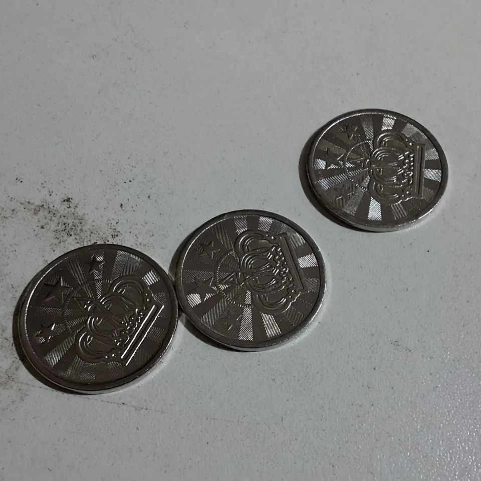 LARGE QUANTITY OF METAL PLAY COINS