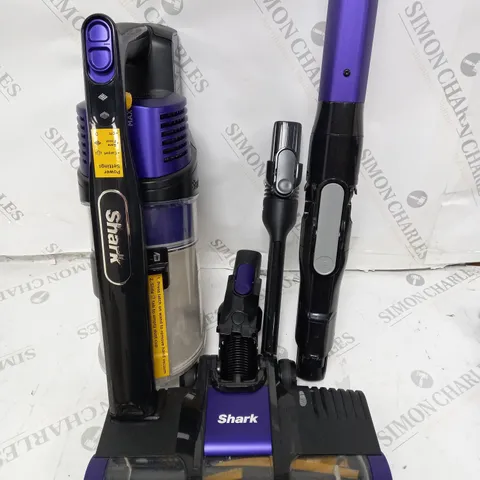 BOXED SHARK ANTI HAIR WRAP CORDLESS PET VACUUM CLEANER IZ202UKT