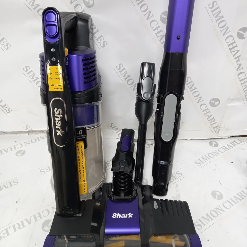 BOXED SHARK ANTI HAIR WRAP CORDLESS PET VACUUM CLEANER IZ202UKT