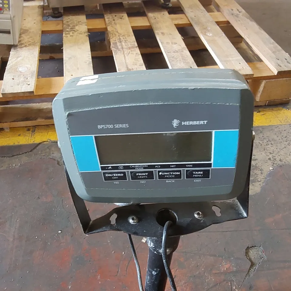 HERBERT BPS 700 SERIES SCALES WITH STAINLESS STEEL WEIGHING PLATFORM