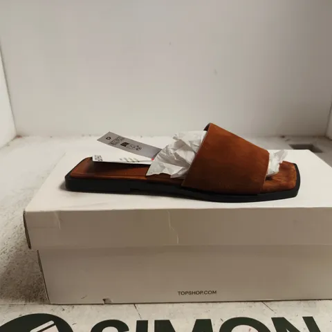 TOPSHOP SARA REAL SUEDE MULE FLAT SANDAL – TAN, UK 5