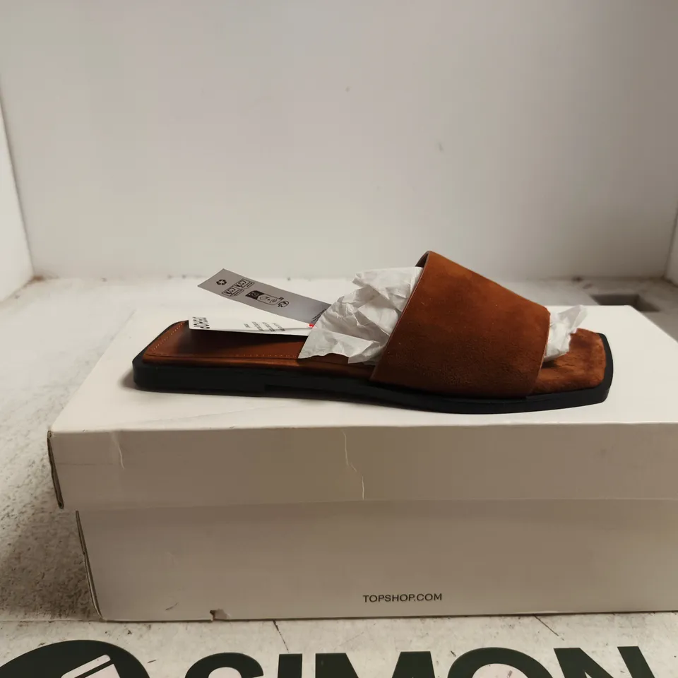TOPSHOP SARA REAL SUEDE MULE FLAT SANDAL – TAN, UK 5