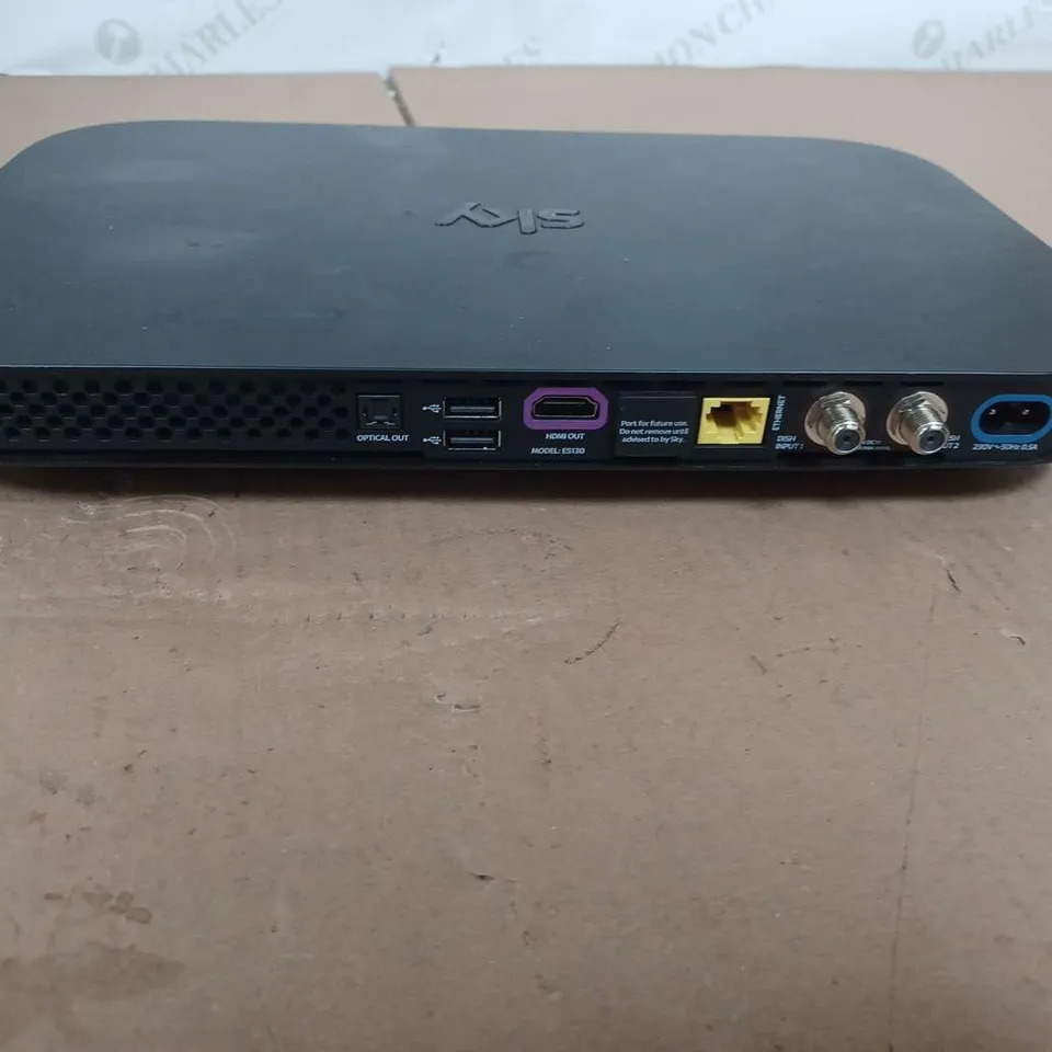 SKY Q TV BOX 