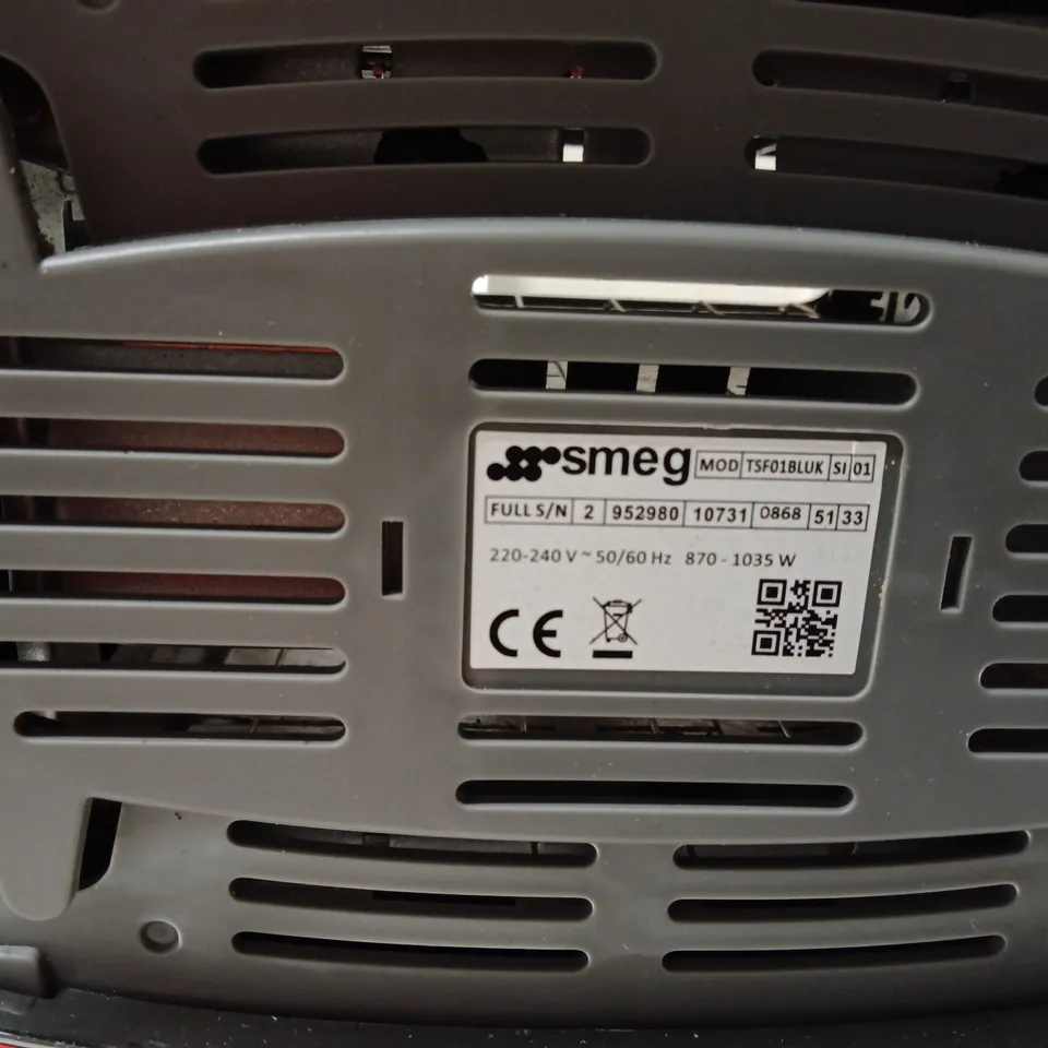 UNBOXED SMEG 2-SLICE TOASTER, BLACK GLOSS WITH CHROME BASE
