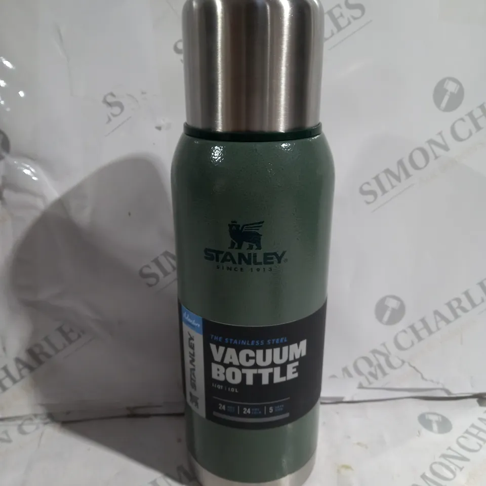 STANLEY VACUUM BOTTLE IN KHAKI 