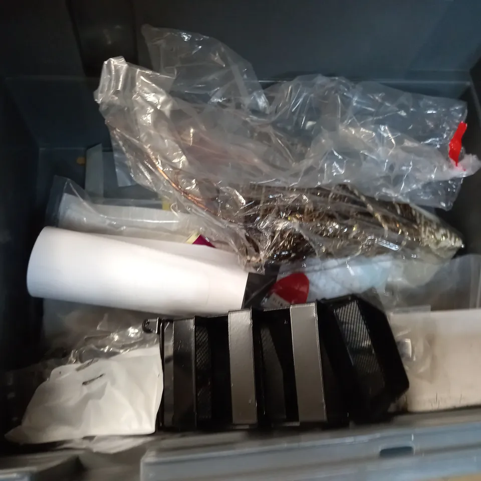 LOT OF APPROXIMATEY 10 ITEMS TO INCLUDE KEY BOX - GREY, ROLSON FLIP KNIFE, CRAFT PUNCH, ETC