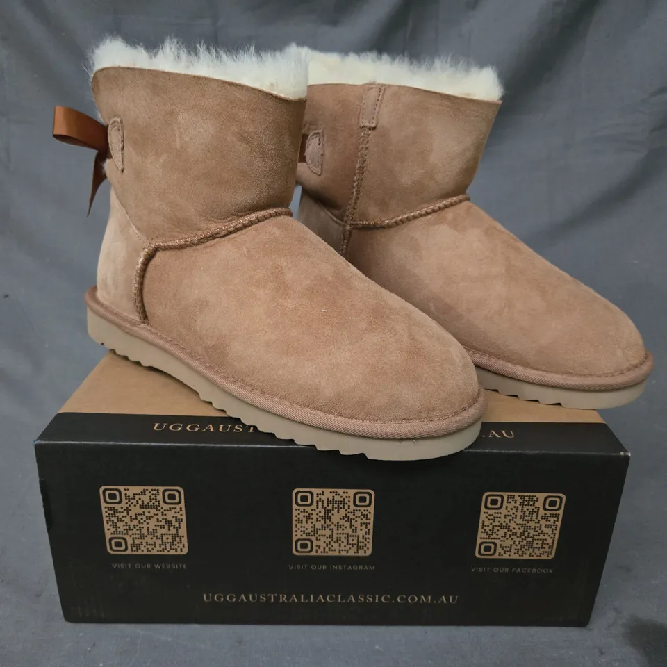 BOXED PAIR OF UGG MINI BOW SHOES IN CHESTNUT UK SIZE 6