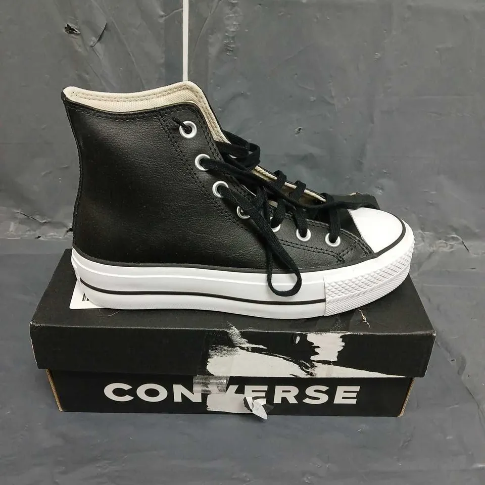 BOXED PAIR OF CONVERSE WOMENS LEATHER LIFT HI TOP TRAINERS IN BLACK SIZE UK 4