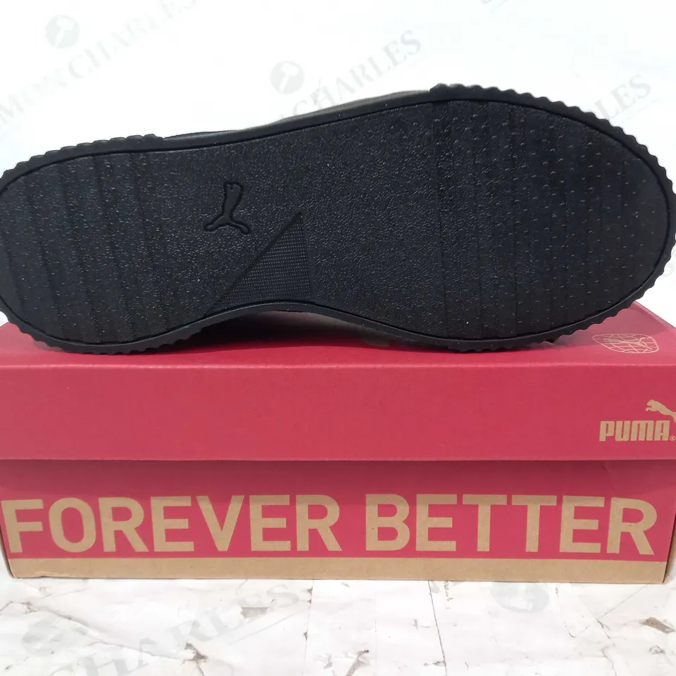 BOXED PAIR OF PUMA CARINA L SHOES IN BLACK/GOLD UK SIZE 6.5