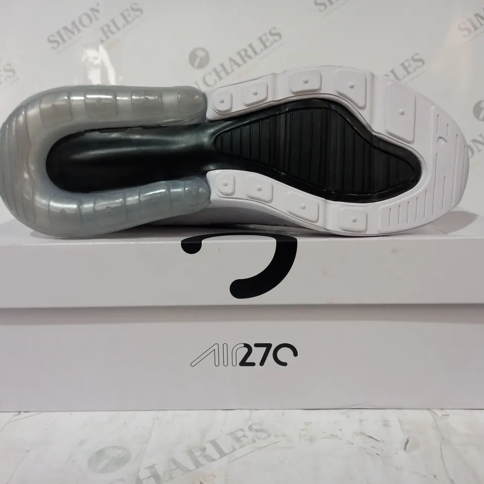 BOXED PAIR OF NIKE AIR MAX 720 SHOES IN WHITE/BLACK UK SIZE 9.5