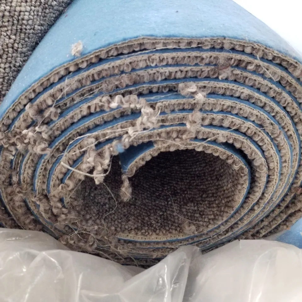 ROLL OF QUALITY GALA UT FIELDSTONE CARPET APPROXIMATELY 4.9×4M