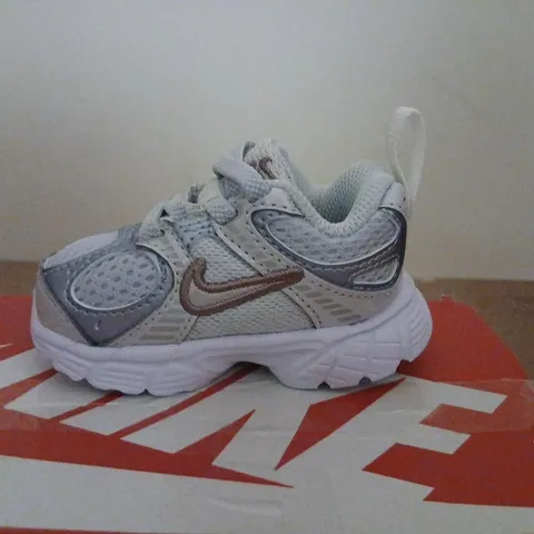 NIKE V5 RNR E (TD) TODDLER SNEAKERS – UK 1.5 (US 2C, BR 16, EUR 17) 