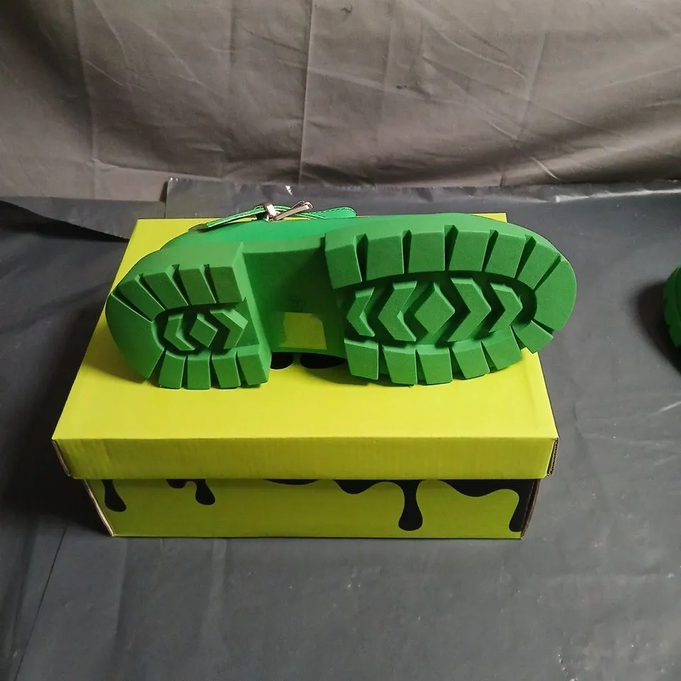 KOI KIDZ CHILDREN'S GREEN FROG FACE BUCKLE STRAP SIZE 11