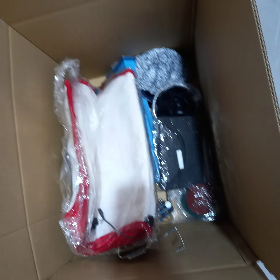 box of assorted household items to include ice cube moulds, drying rack, mold cleaner etc 