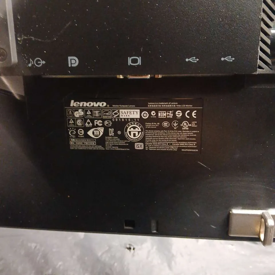 LENOVO LCD COMPUTER MONITOR – BLACK - COLLECTION ONLY 