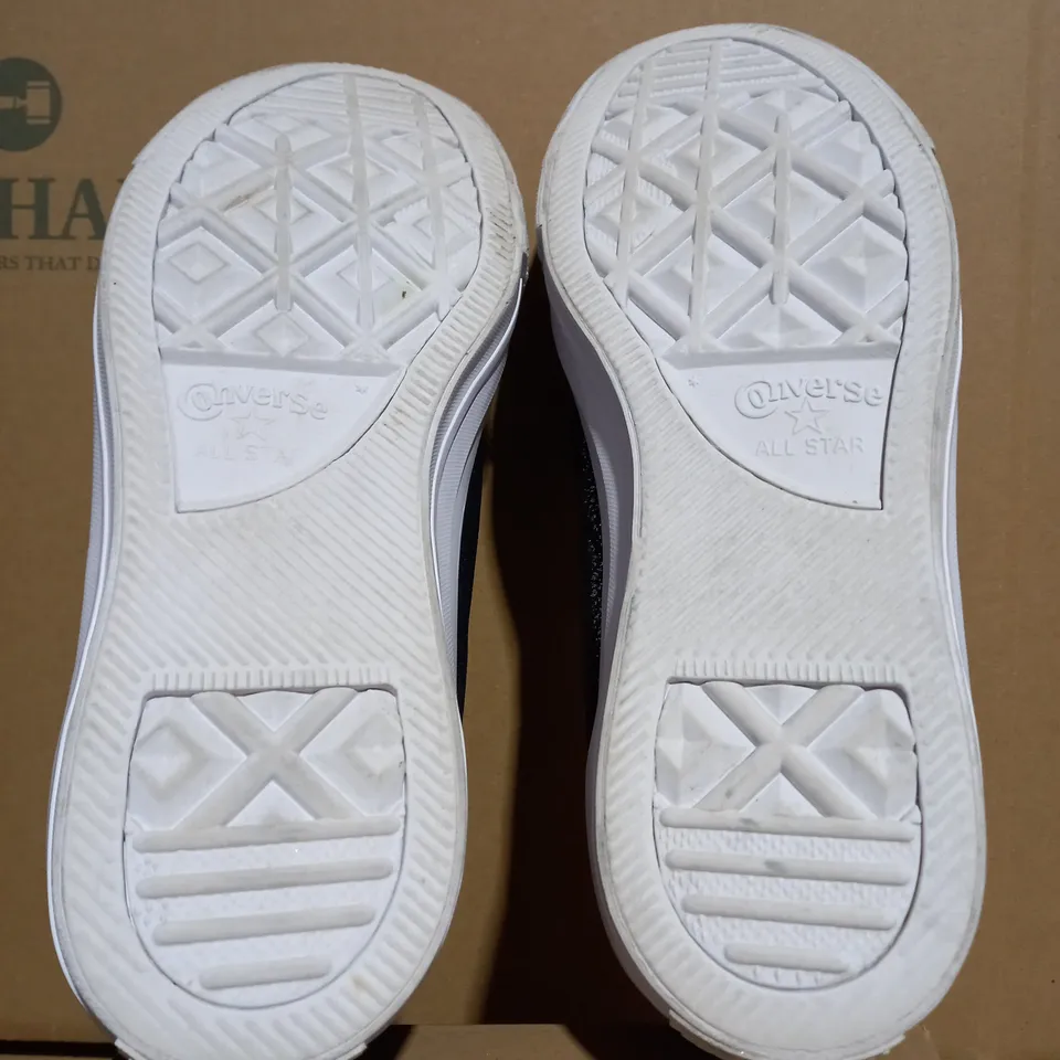 CONVERSE ALL STAR WOMENS SHOE - SIZE 6