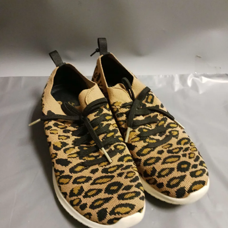 SKECHERS AIR COOLED MEMORY FOAM LEOPARD PRINT TRAINERS SIZE 5