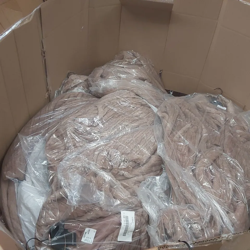 PALLET CONTAINING APPROXIMATELY 50x BRAND NEW JD WILLIAMS FAUX FUR COATS