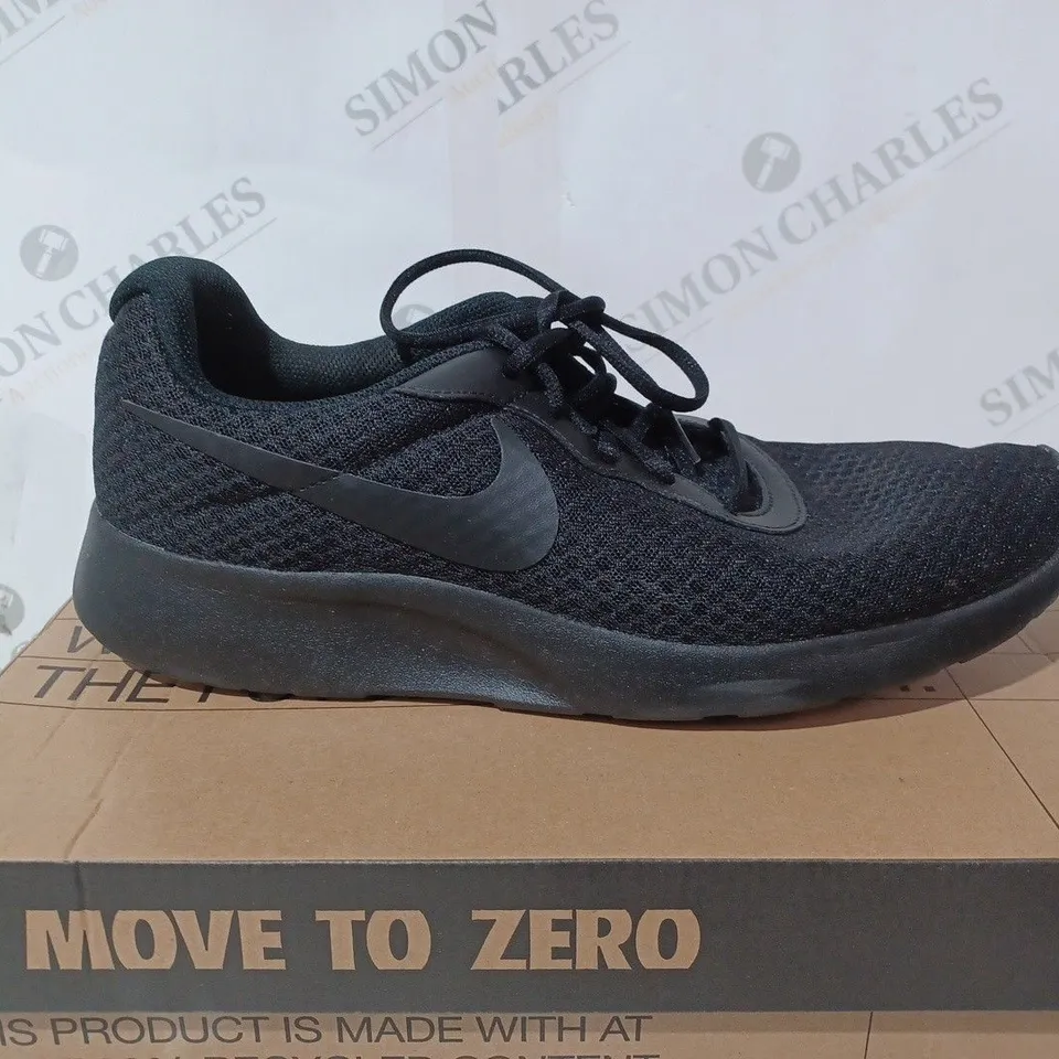 BOXED NIKE TANJUN BLACK TRAINERS - UK 10