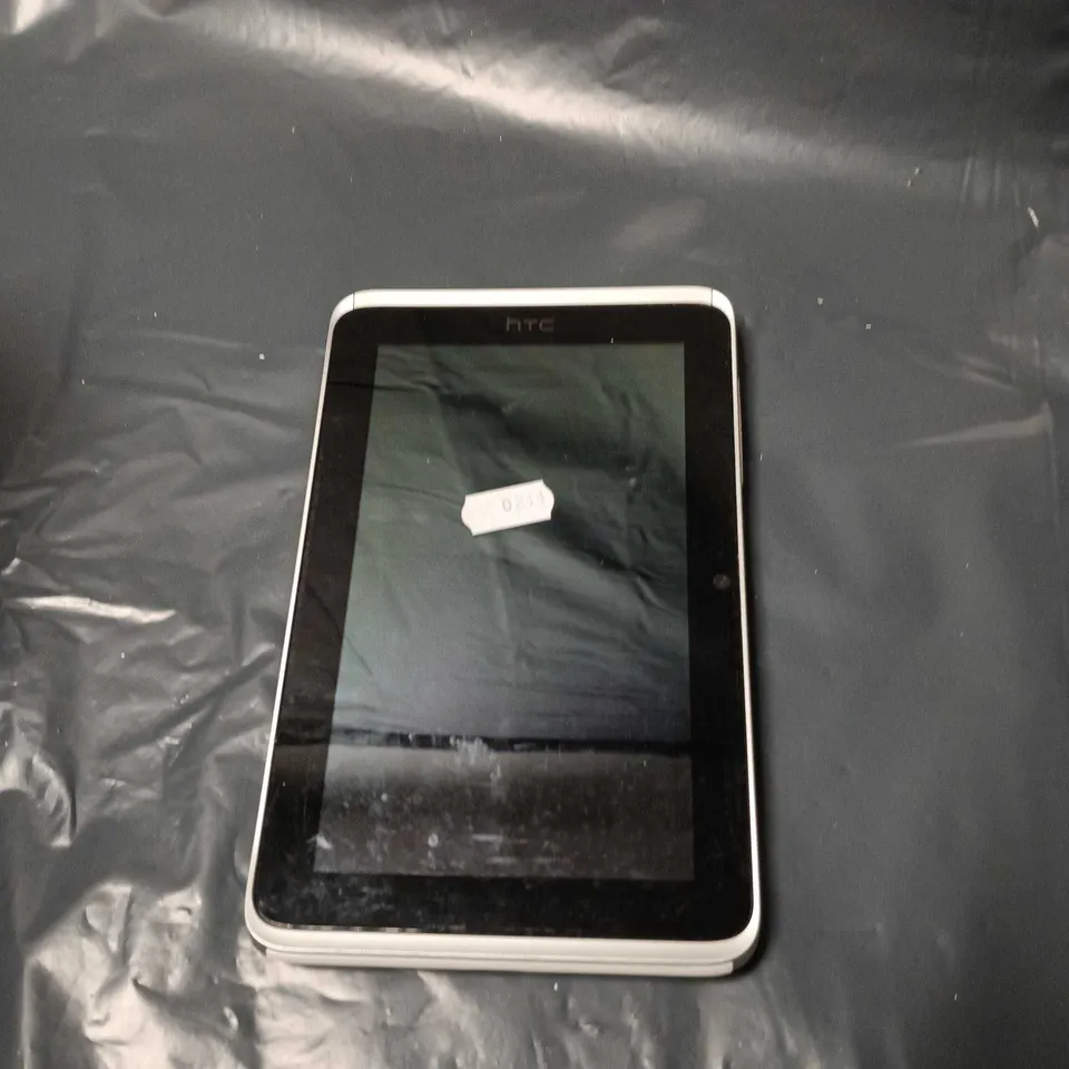 HTC TABLET  – SILVER BACK WITH WHITE CAMERA MODULE 