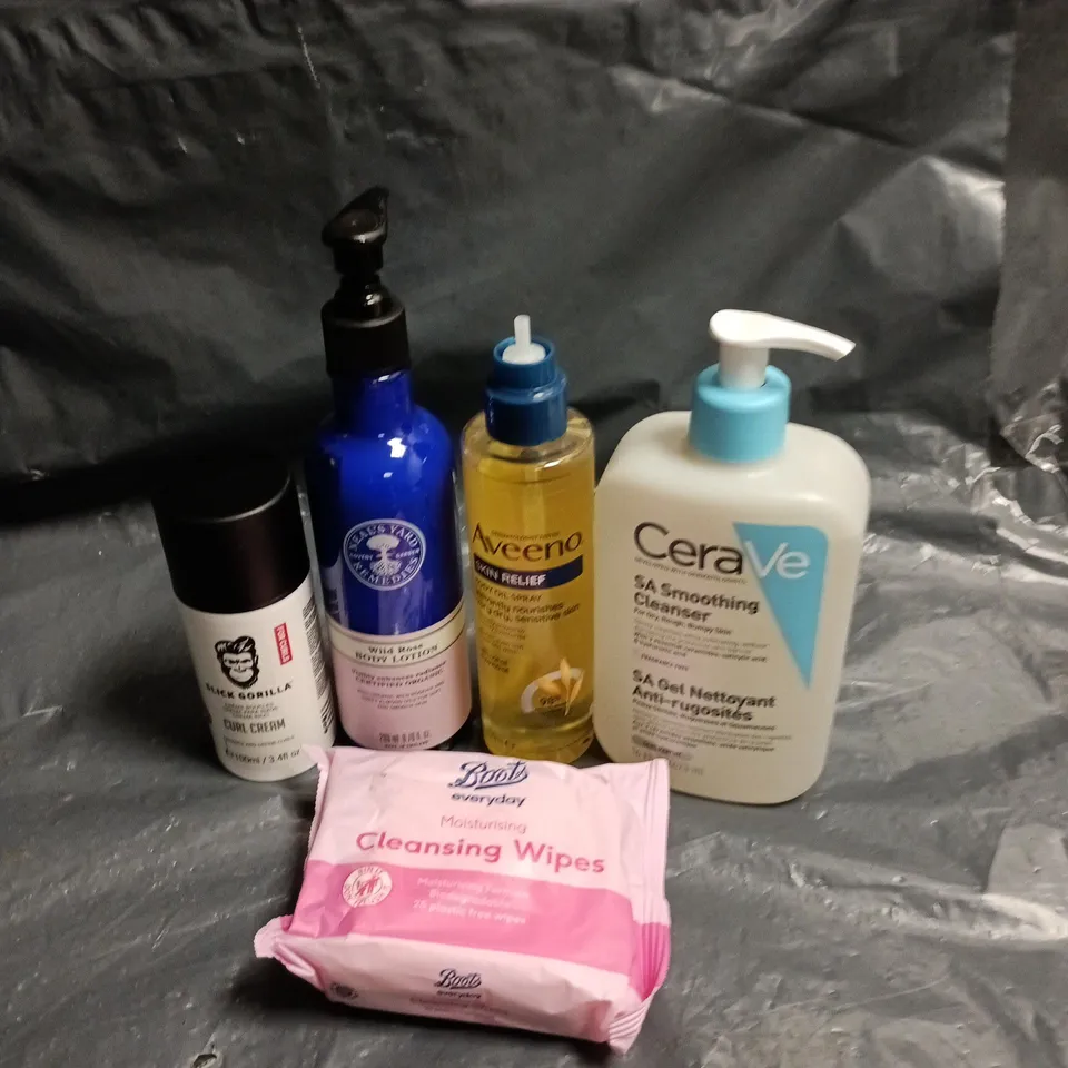 APPROXIMATEY 20 ASSORTED HEALTH AND BEAUTY PRODUCTS TO INCLUDE - CERAVE CLEANSER - NEAL'S YARD BODY LOTION AND BOOTS CLEANSING WIPES