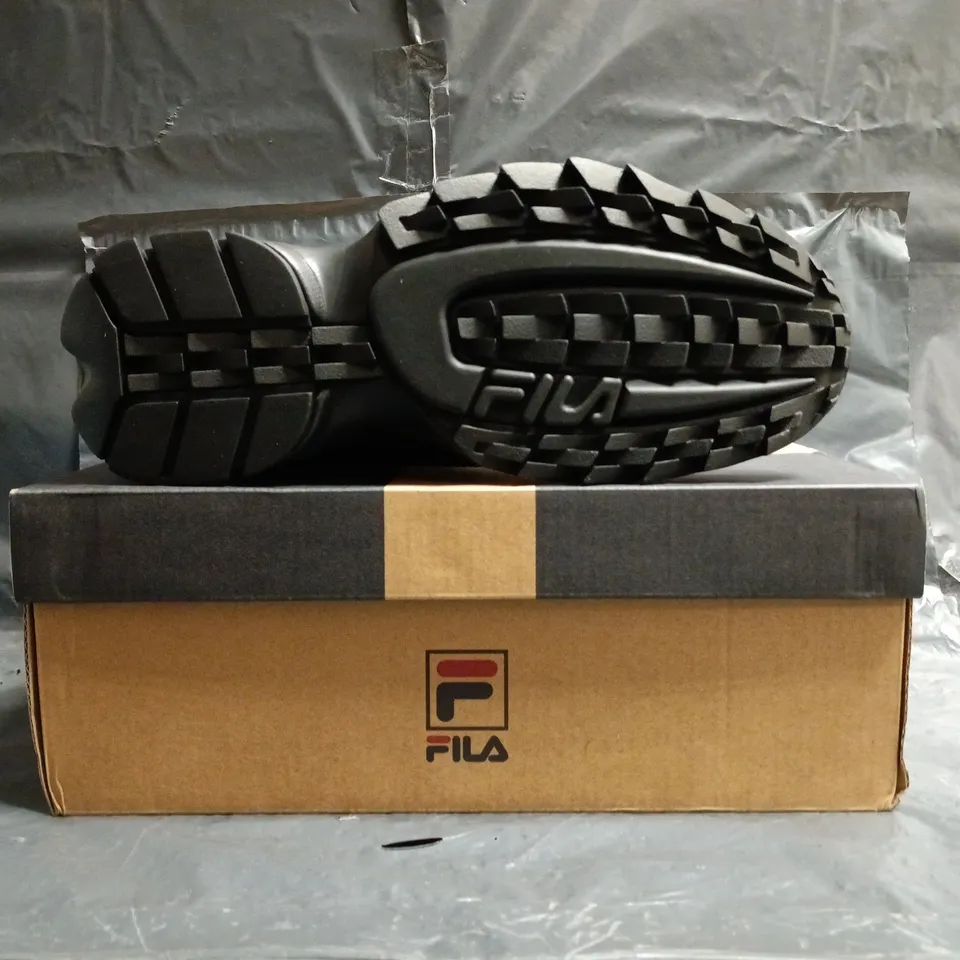 BOXED PAIR OF FILA DISRUPTOR II PREMIUM TRAINERS IN BLACK SIZE UK 9