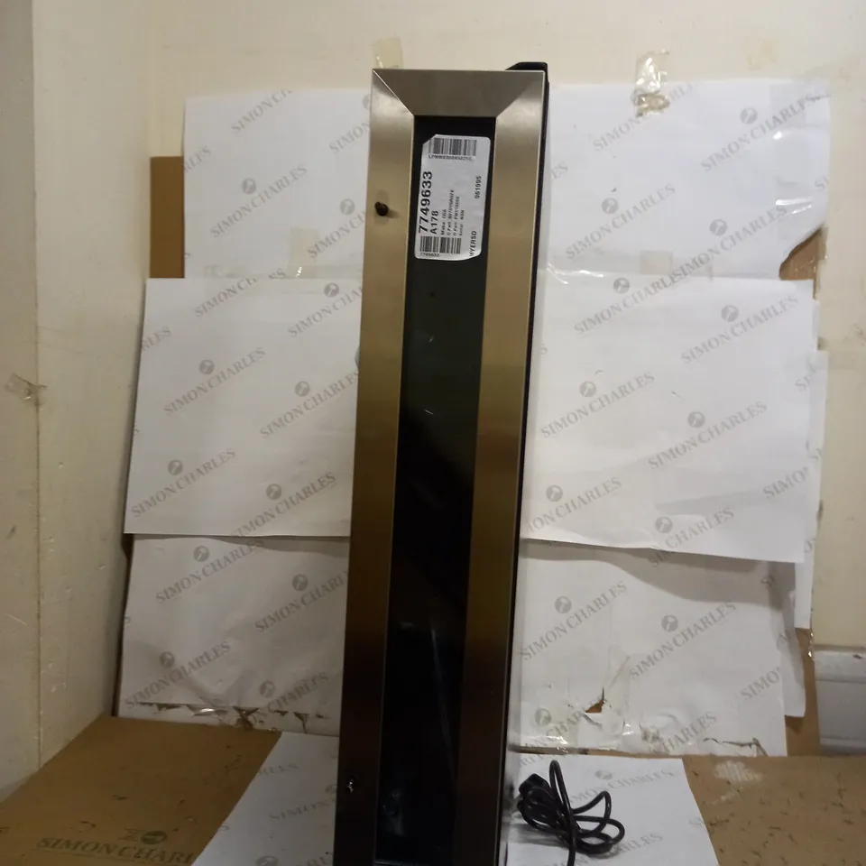 CDA 7 BOTTLE CAPACITY SINGLE ZONE FREESTANDING UNDER COUNTER WINE COOLER - STAINLESS STEEL