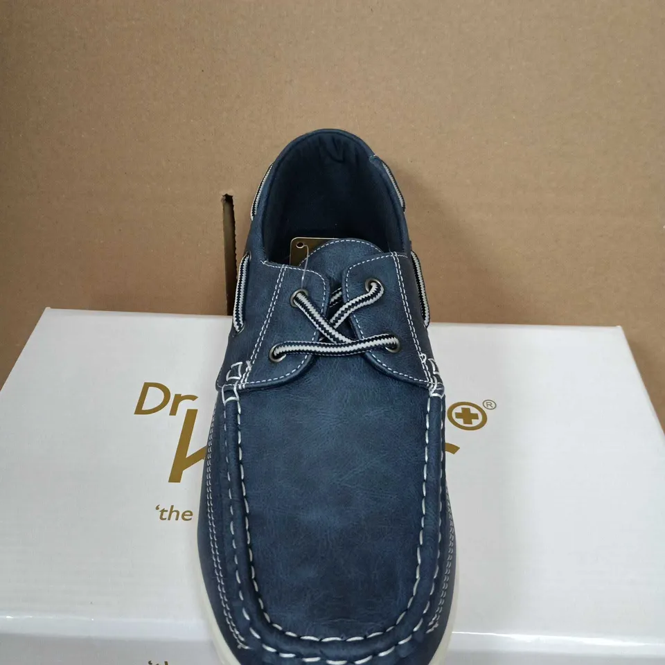 BOXED PAIR OF MENS LACE UP CASUAL SHOES IN NAVY - JOHN BY DR KELLER - UK SIZE 7
