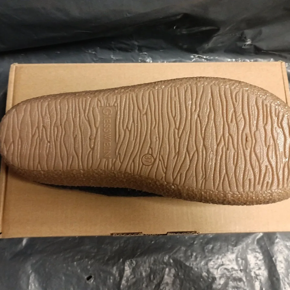 BOXED PAIR OF GIESSWEIN VEITSCH SLIPPERS IN OCEAN SIZE UK 4