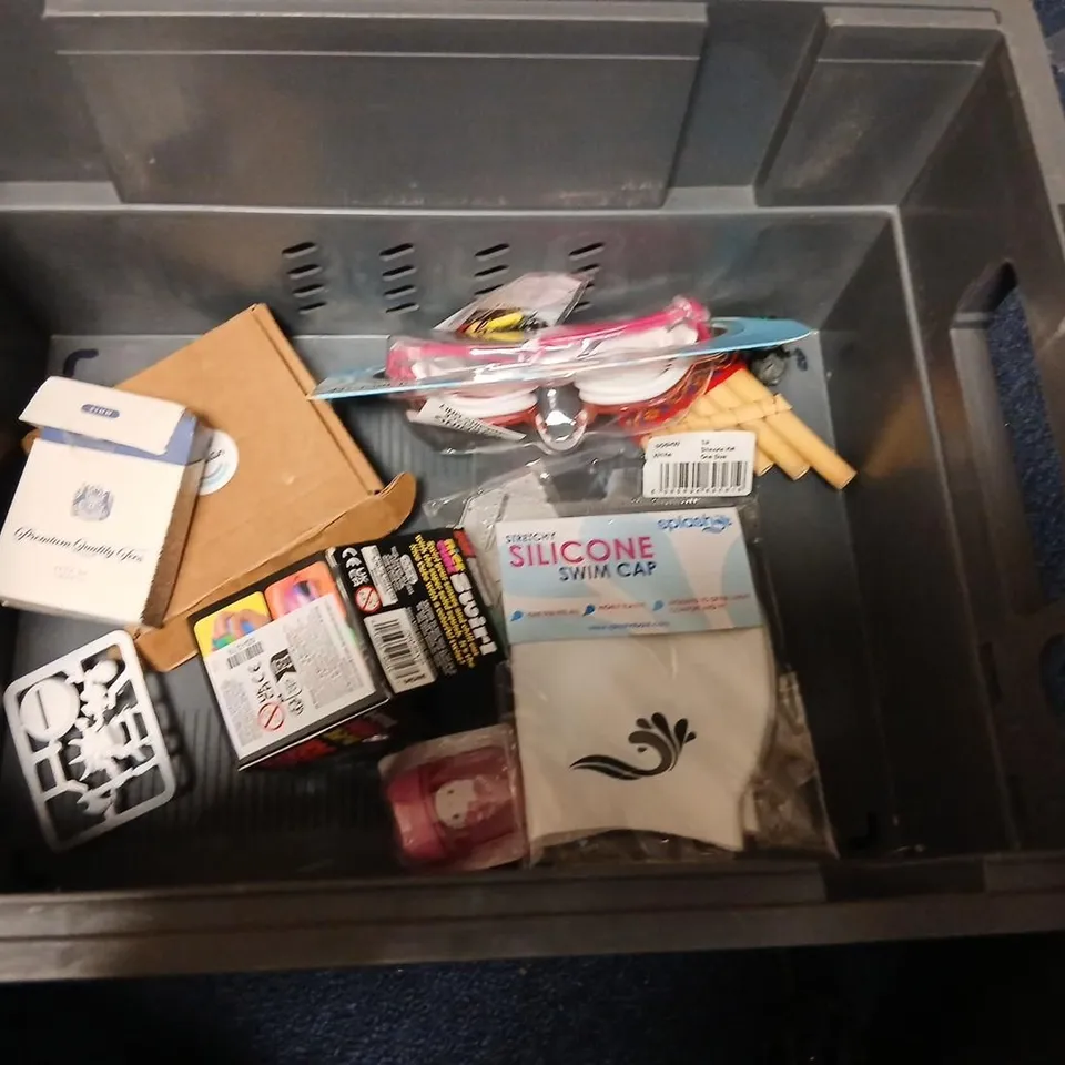 LARGE QUANTITY OF ASSORTED TOYS AND ACCESSORIES TO INCLUDE; 24 PREMIUM QUALITY COLOURING PENCILS, PUFFERFISH DIVE STICKS, NEE DOH SUPER SOLID SQUISH AND LEGO STAR WARS REBEL A WING PILOT