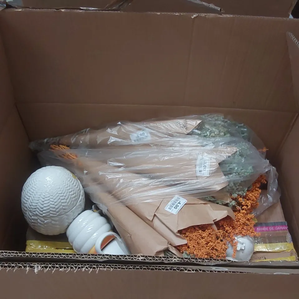PALLET CONTAINING A VERY LARGE QUANTITY OF ASSORTED EASTER PRODUCTS