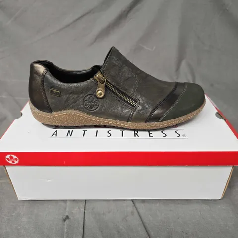 BOXED PAIR OF RIEKER GREEN COMBINATION ZIP SHOES - 6