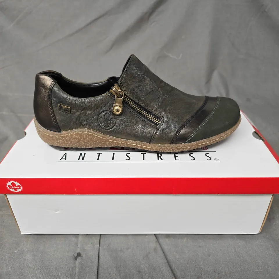 BOXED PAIR OF RIEKER GREEN COMBINATION ZIP SHOES - 6
