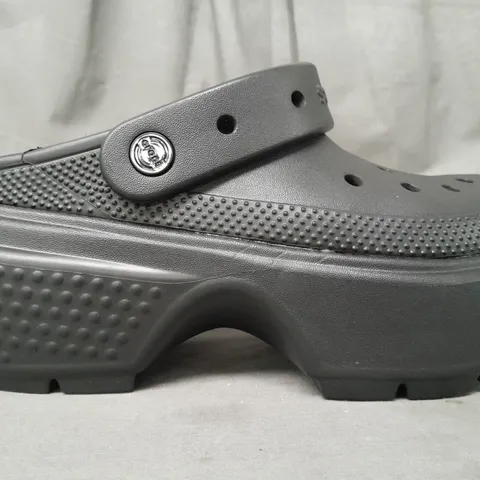 PAIR OF CROCS STOMP CLOGS IN BLACK UK SIZE M4/W5