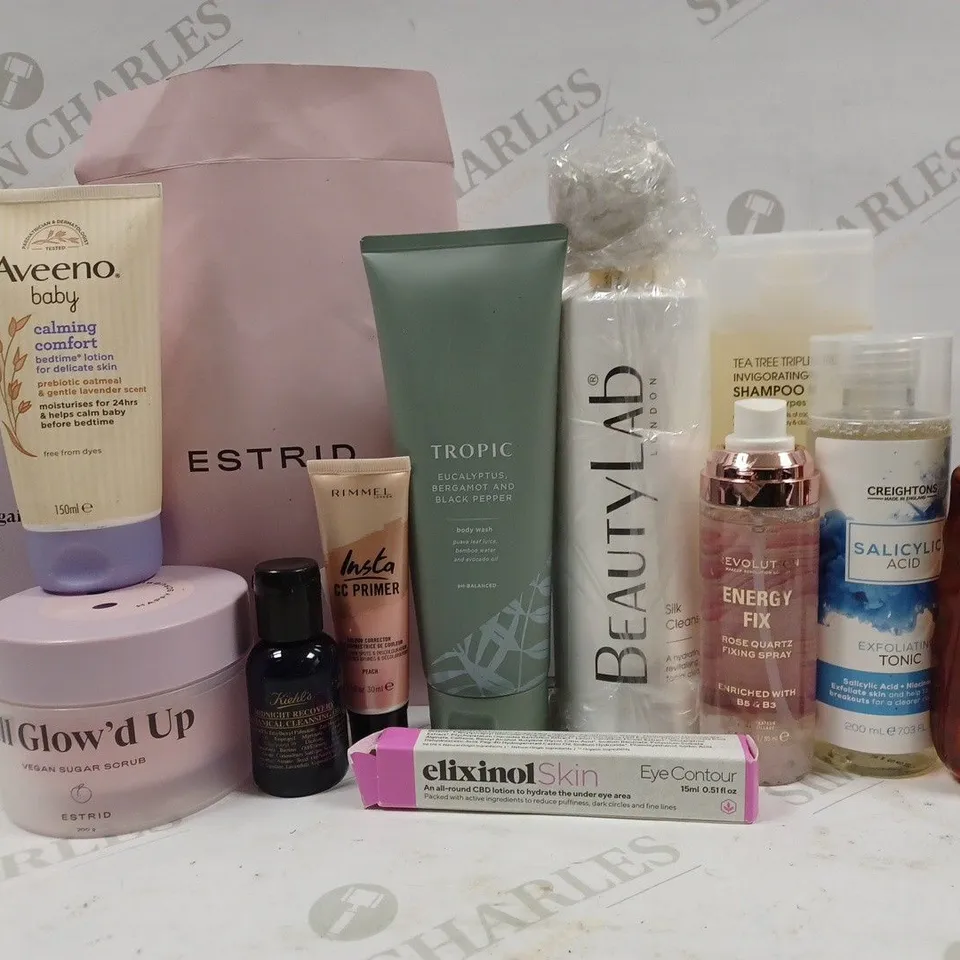 BOX OF APPROX 10 ASSORTED BEAUTY PRODUCTS TO INCLUDE RIMMEL INSTA CC PRIMER, TROPIC BODY WASH, REVOLUTION FIXING SPRAY, GARNIER TAN ENHANCING PROTECTION OIL, ETC 