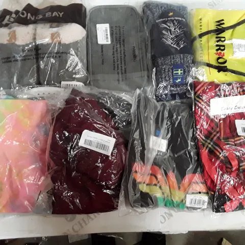 LARGE QUANTITY OF ASSORTED CLOTHING ITEMS TO INCLUDE SOCKS SHOES AND TOPS ECT