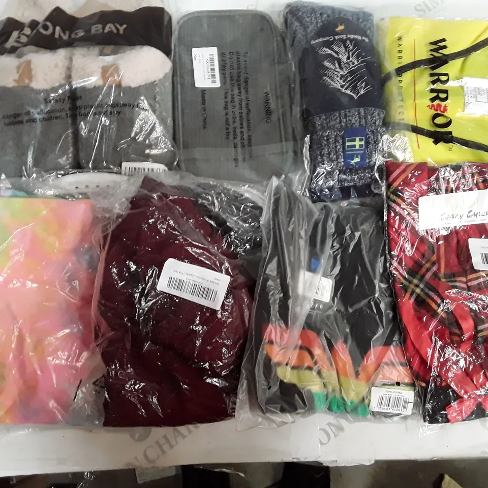 LARGE QUANTITY OF ASSORTED CLOTHING ITEMS TO INCLUDE SOCKS SHOES AND TOPS ECT