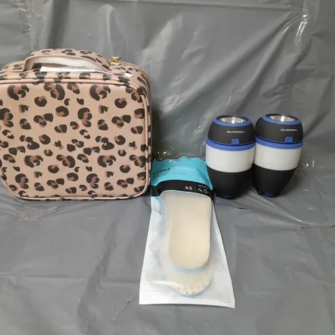 APPROXIMATELY 10 HOUSEHOLD ITEMS TO INCLUDE BELL & HOWELL LANTERNS, VIONIC WOMENS INSOLES AND A TILI ANIMAL PRINT VANITY CASE 