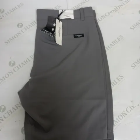 CALVIN KLEIN GOLF SHORTS SIZE 36